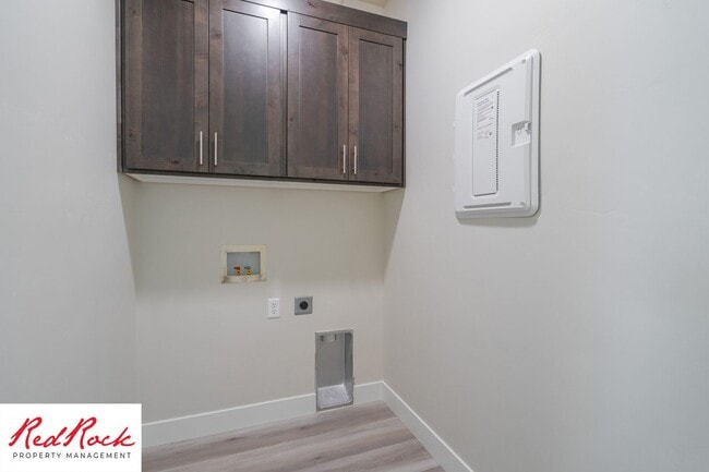 Building Photo - Hurricane Valley 3 Bedroom Townhome