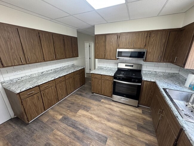 Building Photo - 1030 19th St