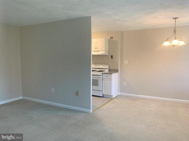 Building Photo - 1200 S Arlington Ridge Rd