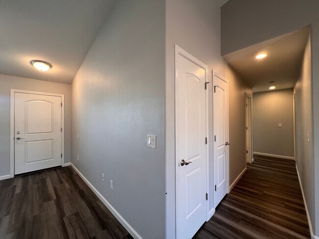 Building Photo - 4 Bedroom 2 Bathroom Fallon Home