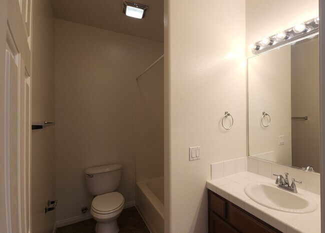 Building Photo - 476