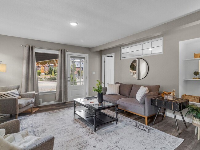 Building Photo - Charming Tacoma 2BR with Private Patio & RV Parking