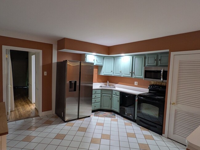 Building Photo - 10 Riverhill