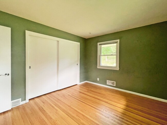Building Photo - 1064 Hackmann Cir NE