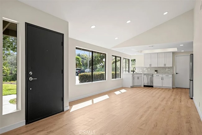 Building Photo - Stylish Unit with Generous Layout