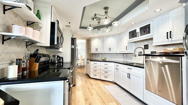 Building Photo - 5200 N Ocean Dr