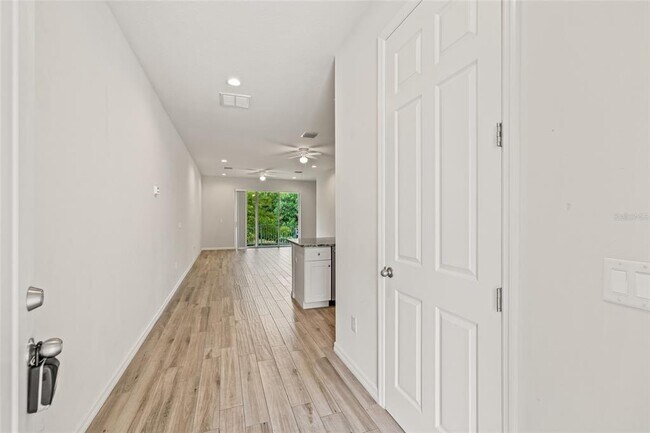 Building Photo - 1950 Lake Ridge Blvd