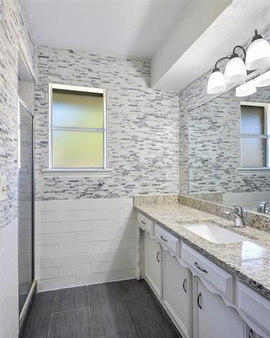 Building Photo - 2609 Pinehurst Dr