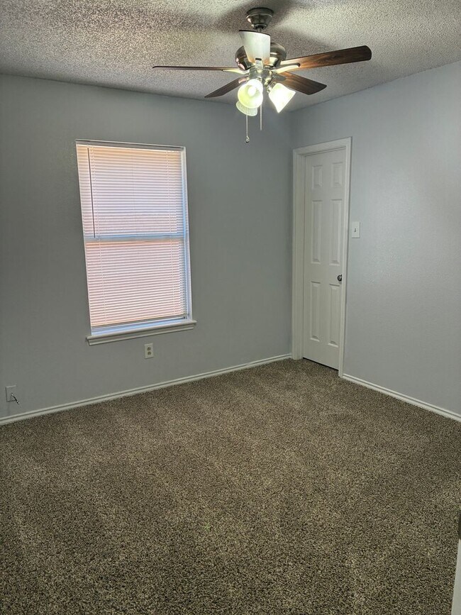 Building Photo - Price Improvement on this 4 bedroom