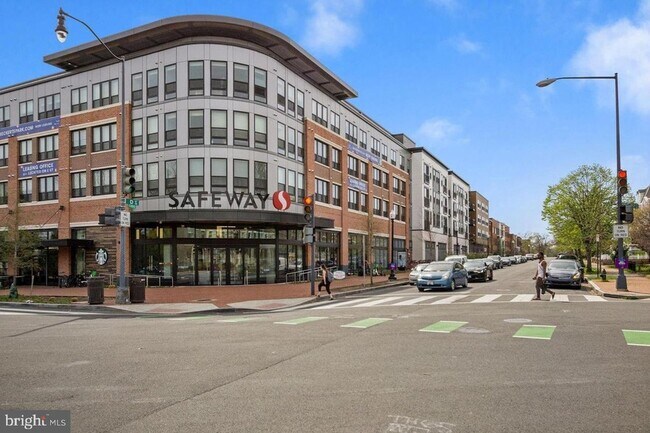 Building Photo - 1211 G St SE