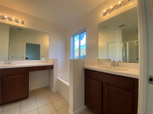 Building Photo - 21479 NW 14th Ct