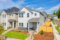 Building Photo - Beautiful New Build 4 Bed, 3 Bath Rental H...