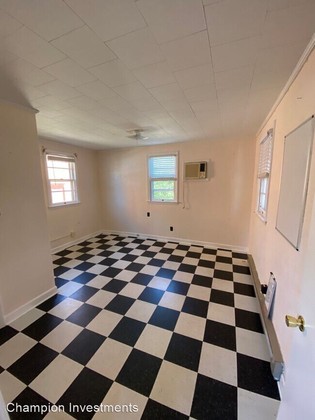 Building Photo - Studio, 0.5 bath House - 110 East Court St.