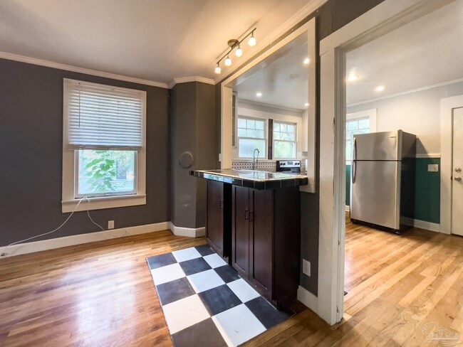 Building Photo - 10 N F St