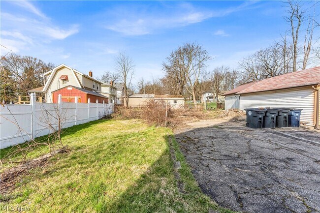 Building Photo - 516 Whitney Ave