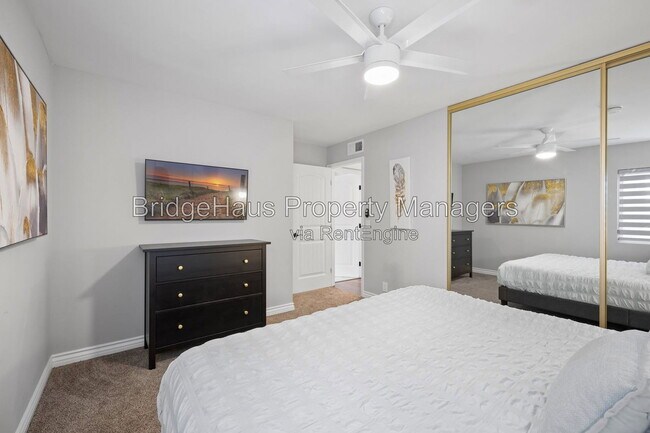 Building Photo - 2607 Pirineos Way