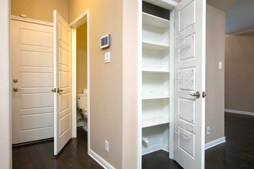 Building Photo - 7313 Colina Vista Loop