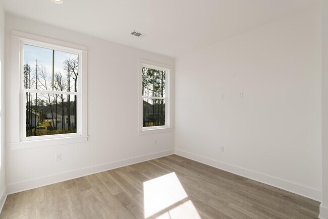 Building Photo - 94 Woodshire Dr