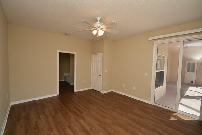 Building Photo - Pool Home with 4 bed, 2 bath located in Se...