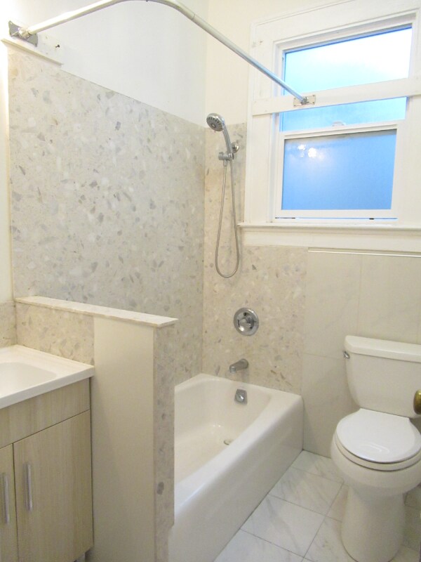 Building Photo - 866 Broadway