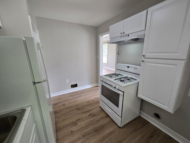 Building Photo - Newly Renovated Ranch Home