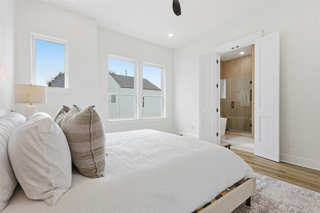 Building Photo - 8917 Laverne Shumard Ln