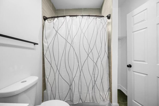 Building Photo - 906 Villa Ave