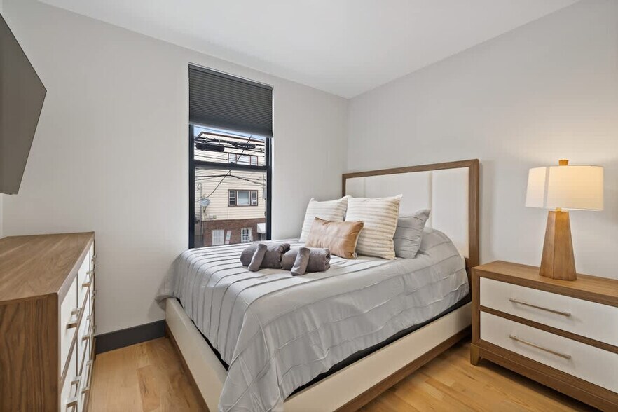 Building Photo - 115 Franklin St