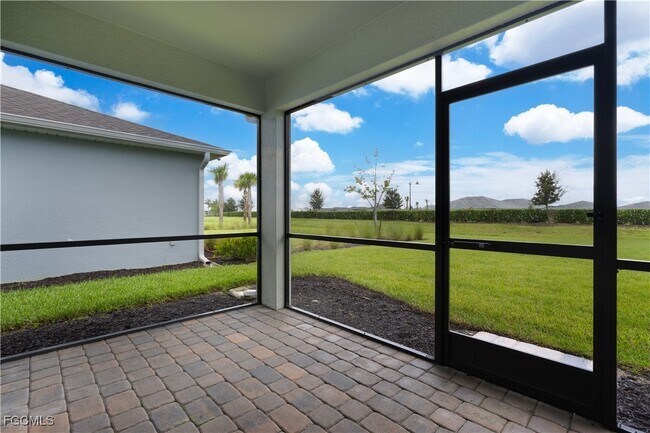 Building Photo - 42428 Cascade Dr