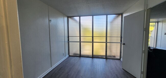 Building Photo - Cathedral Point Mililani