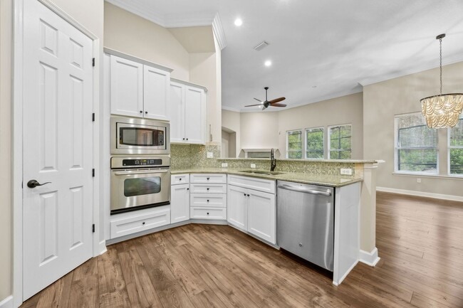 Building Photo - Luxury Living in Amelia National – Resort-...
