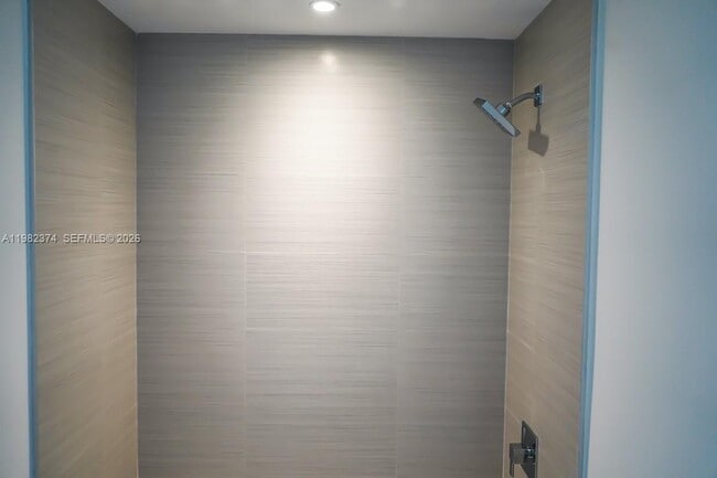 Building Photo - 1010 SW 2nd Ave