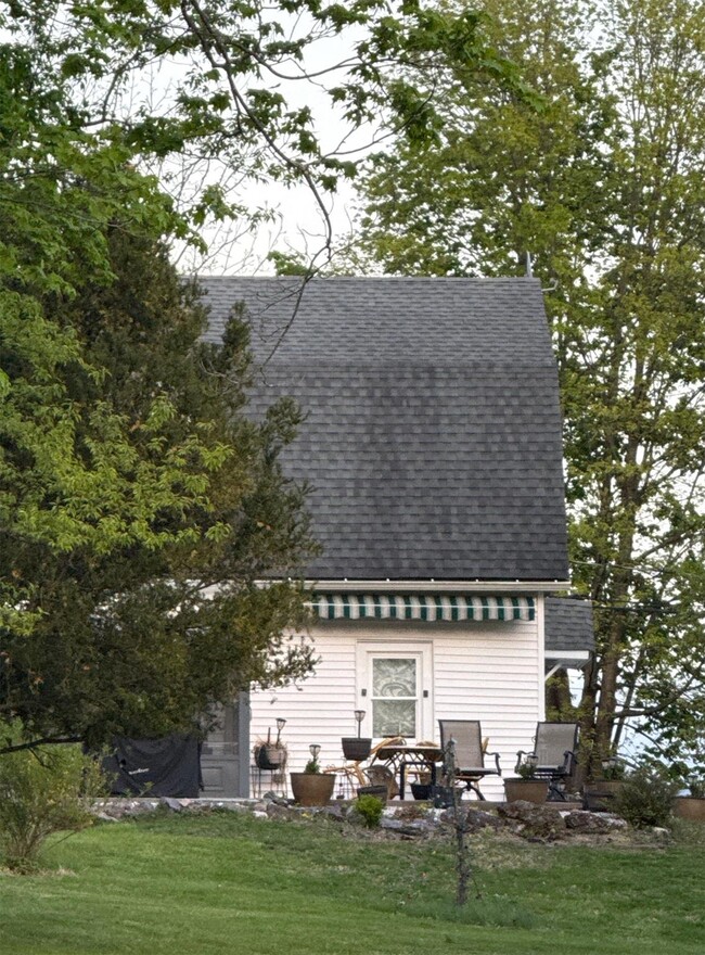 Building Photo - 27 Dekay Rd
