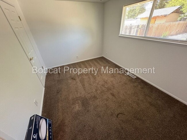 Building Photo - 700 Cottonwood Dr