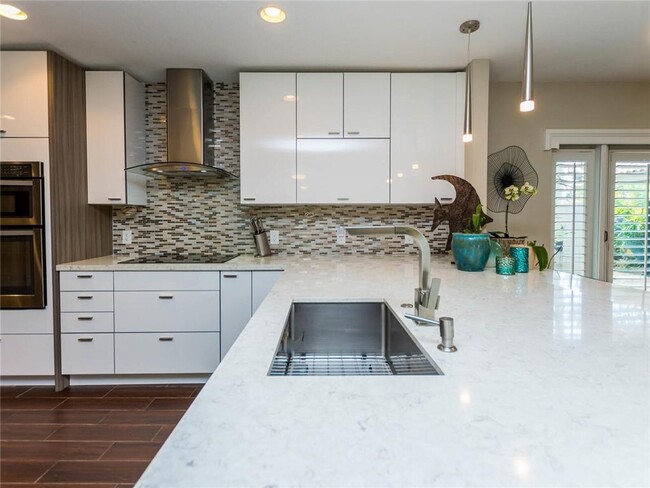 Building Photo - 2319 NE 16th Ave