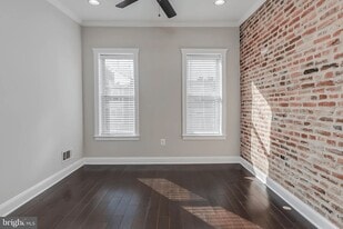 Building Photo - 614 Hyson St