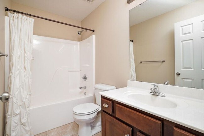 Building Photo - 1403 W Maplewood St