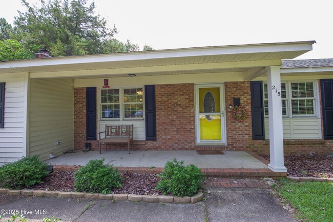 Building Photo - 215 S Pinehurst St