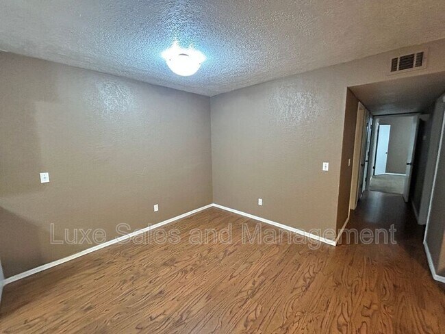 Building Photo - 3200 W Britton Rd