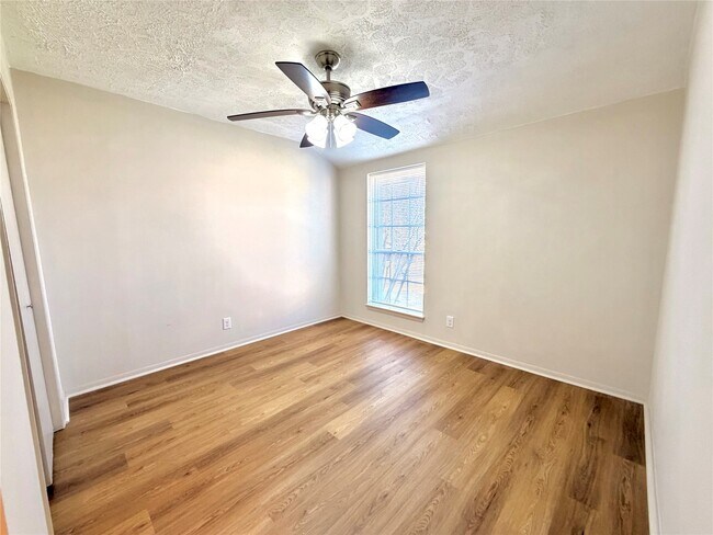 Building Photo - 9517 Clanton St