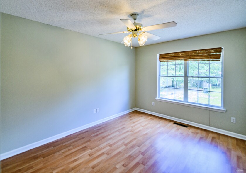 Building Photo - 113 Cove Ln