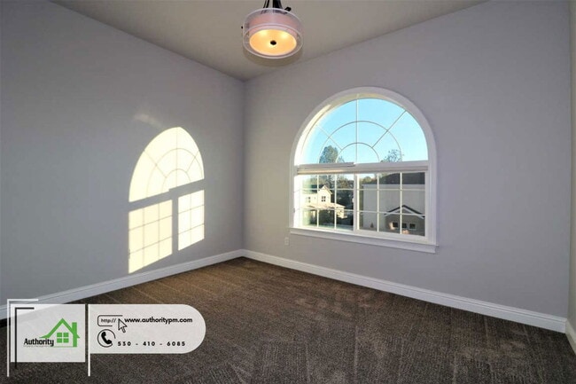 Building Photo - 1353 Browning St
