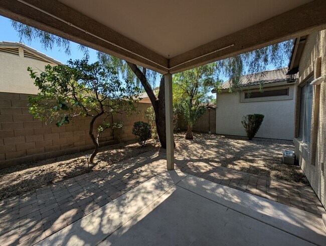 Building Photo - 3 Bedroom Home in the Crismon Crossing Com...