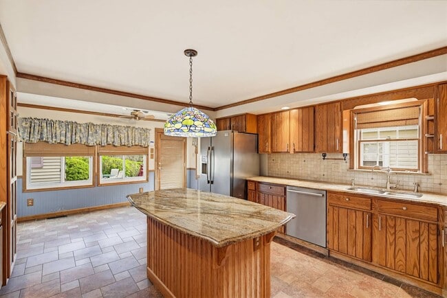 Building Photo - 11 Berry St