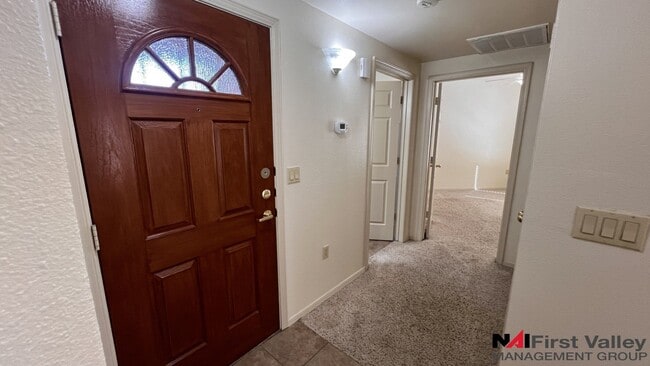 Building Photo - 2 Bedrooms, 2 Baths