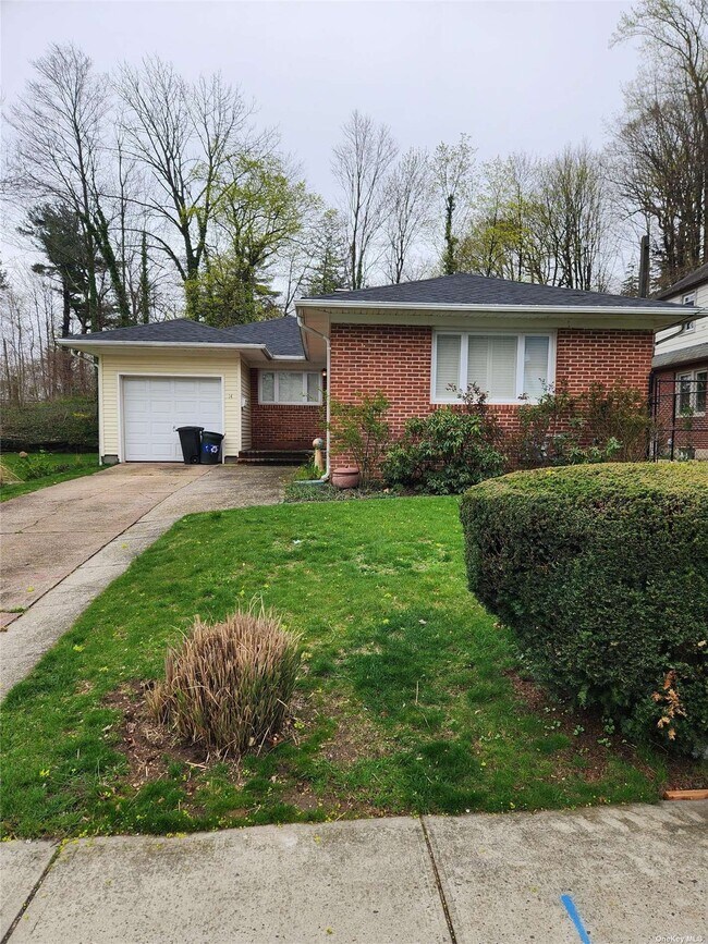 Primary Photo - 14 Oakwood Rd