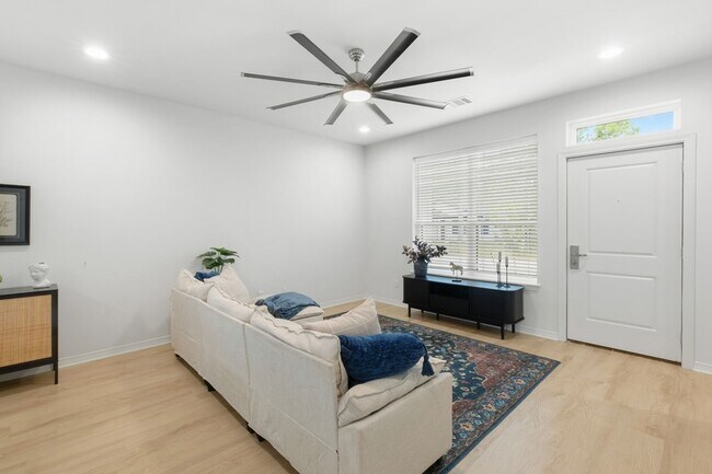 Building Photo - 307 Sterling St