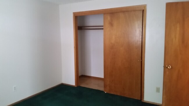 Building Photo - b1810