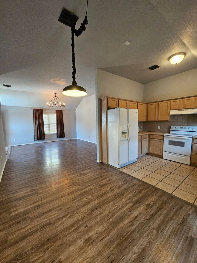 Building Photo - (3) Bed/(2) Bath SE Norman Available NOW!