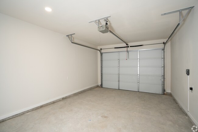Building Photo - Beautiful 3 Bedroom Townhome in McAllen